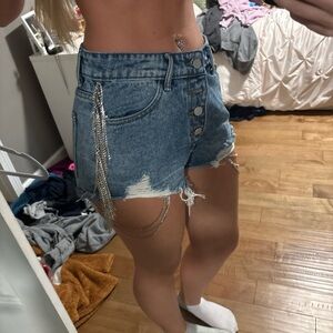 Stylish High-Waisted Denim Shorts with Chain Accent